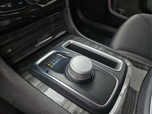Used 2022 Chrysler 300 Touring w/ Sport Appearance Package RWD image 18
