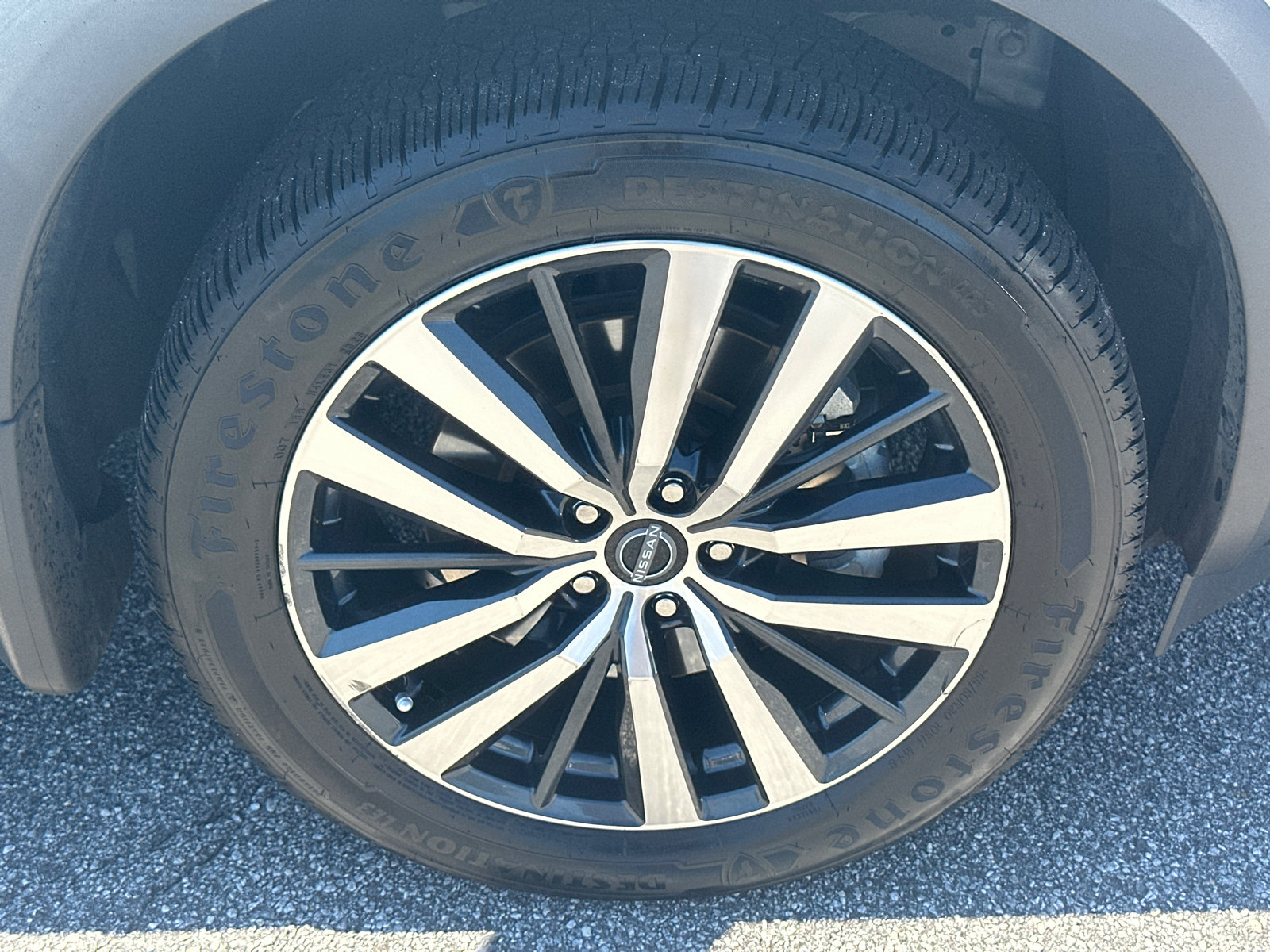 Used 2022 Nissan Pathfinder Platinum w/ Cargo Package FWD image 12