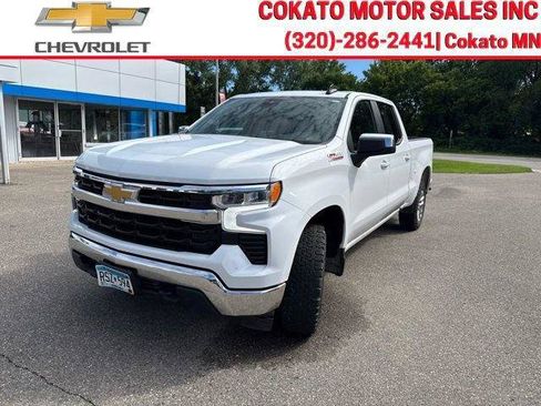 Used 2023 Chevrolet Silverado 1500 LT w/ Z71 Off-Road Package AWD/4WD image 3