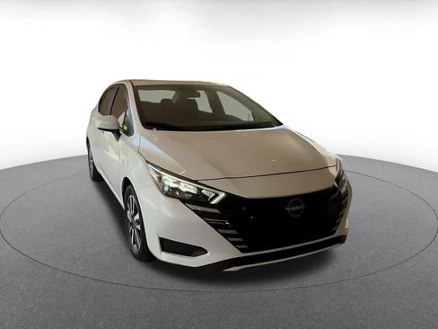 Used 2025 Nissan Versa SV FWD image 3
