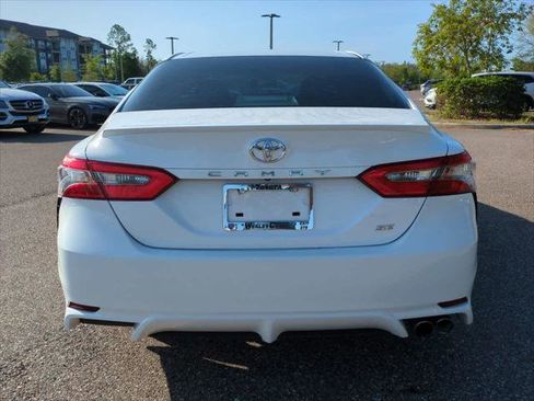 Certified 2018 Toyota Camry SE w/ Convenience Package image 5