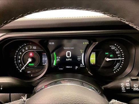 Used 2025 Jeep Wrangler Unlimited Sahara AWD/4WD image 29
