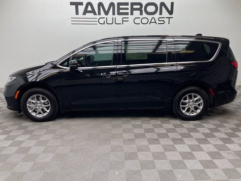 New 2026 Chrysler Pacifica Select image 2