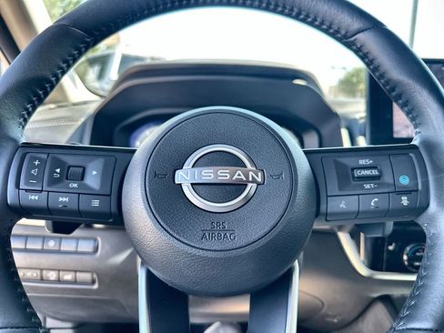 Used 2024 Nissan Rogue SL FWD image 33