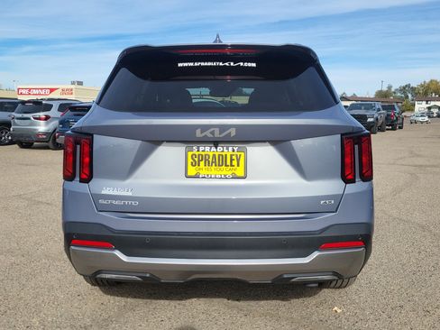 Used 2025 Kia Sorento EX w/ Panoramic Sunroof Package image 12