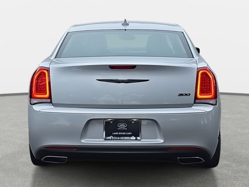Used 2023 Chrysler 300 Touring w/ Sport Appearance Package image 6
