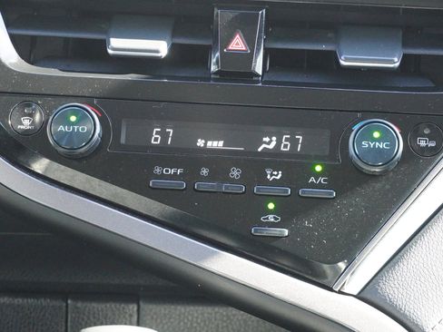 Used 2024 Toyota Camry SE image 32