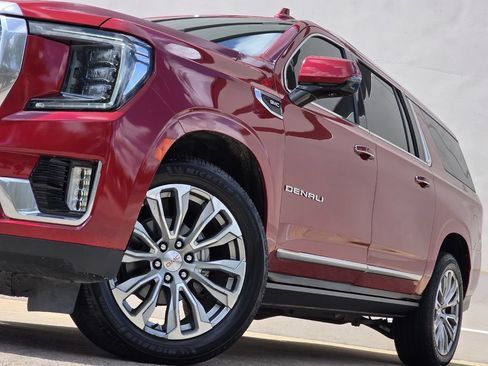 Used 2022 GMC Yukon XL Denali AWD/4WD image 8