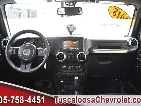 Used 2018 Jeep Wrangler Unlimited Rubicon w/ Connectivity Group AWD/4WD image 3
