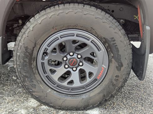 Used 2025 Nissan Frontier PRO-4X w/ Pro Convenience Package image 11