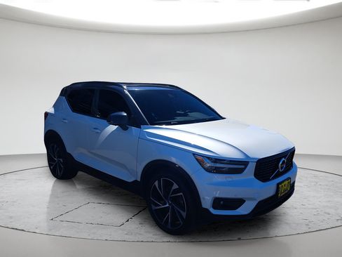 Used 2019 Volvo XC40 T5 R-Design AWD/4WD image 3