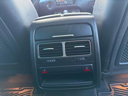 Used 2011 Volkswagen Touareg Hybrid image 31