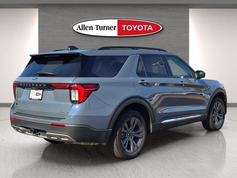 Used 2025 Ford Explorer Active w/ Active Comfort Package image 6
