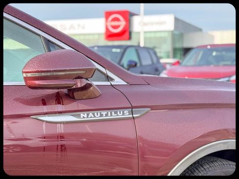 Used 2019 Lincoln Nautilus Reserve image 17