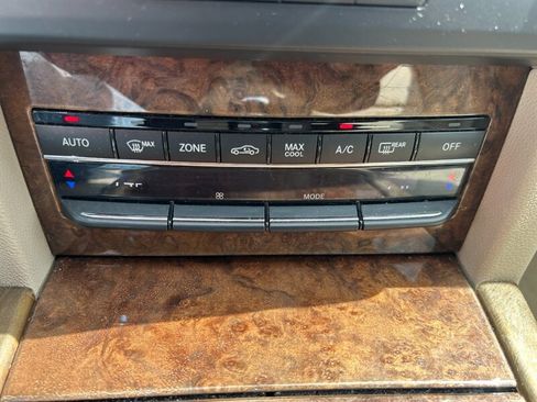 Used 2011 Mercedes-Benz E 350 4MATIC Sedan image 16