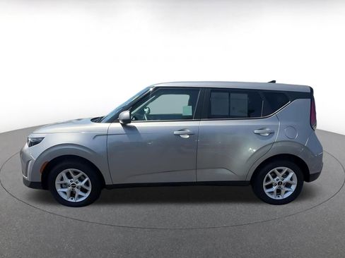 Used 2025 Kia Soul LX w/ LX Technology Package FWD image 9