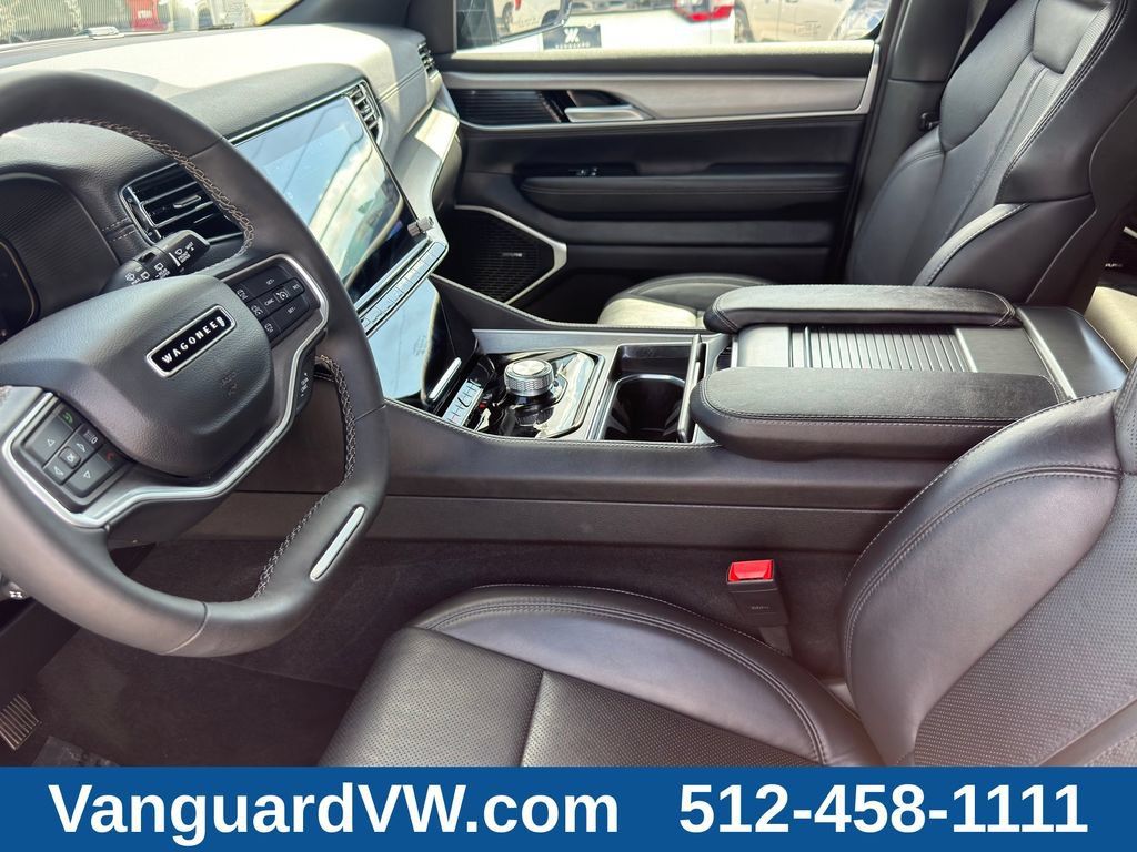 Used 2025 Jeep Wagoneer Series II RWD image 9