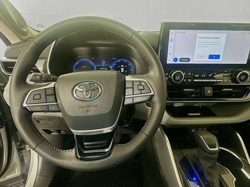 Certified 2025 Toyota Highlander Platinum AWD/4WD image 11