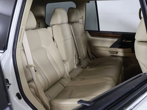 Used 2016 Lexus LX 570 4WD image 39