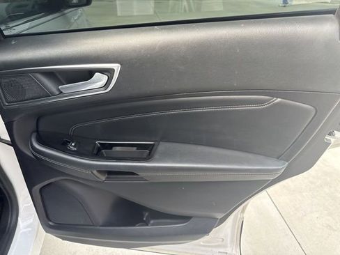 Used 2019 Ford Edge Titanium image 30
