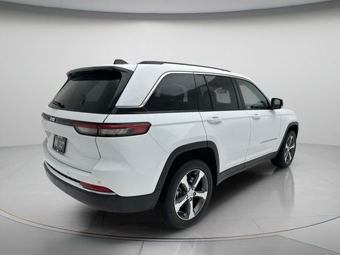 Used 2023 Jeep Grand Cherokee 4WD 4xe image 3