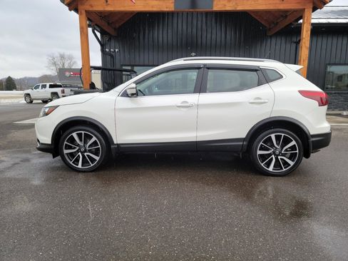 Used 2018 Nissan Rogue Sport SL w/ SL Premium Package image 24