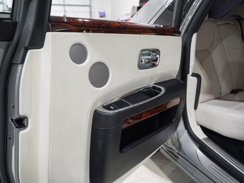 Used 2015 Rolls-Royce Ghost RWD image 21