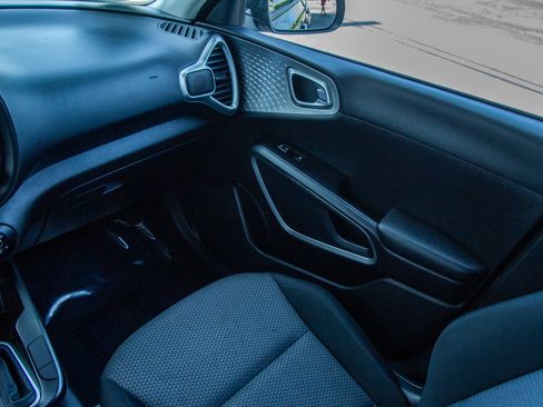 Used 2025 Kia Soul LX FWD image 15