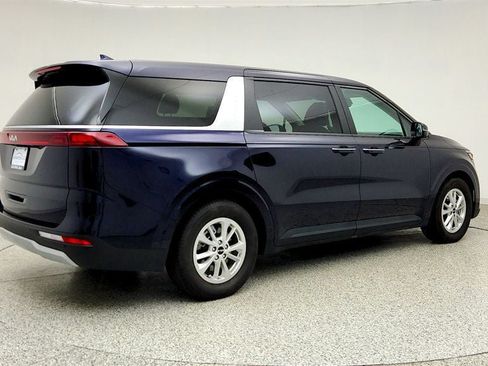 Used 2024 Kia Carnival LX FWD image 5