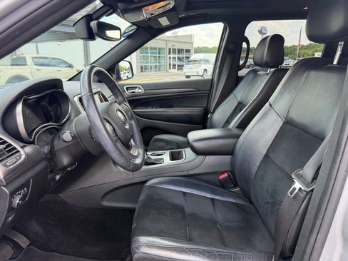 Used 2018 Jeep Grand Cherokee Altitude RWD image 15