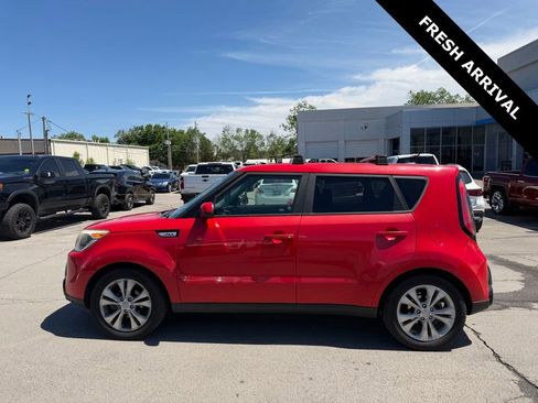 Used 2016 Kia Soul + image 12