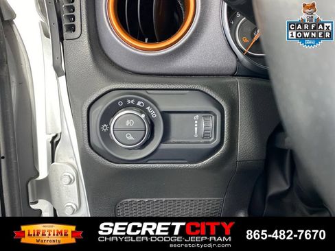 Used 2023 Jeep Gladiator Mojave w/ Cold Weather Group AWD/4WD image 13