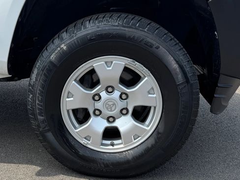 Used 2022 Toyota Tacoma SR RWD image 10