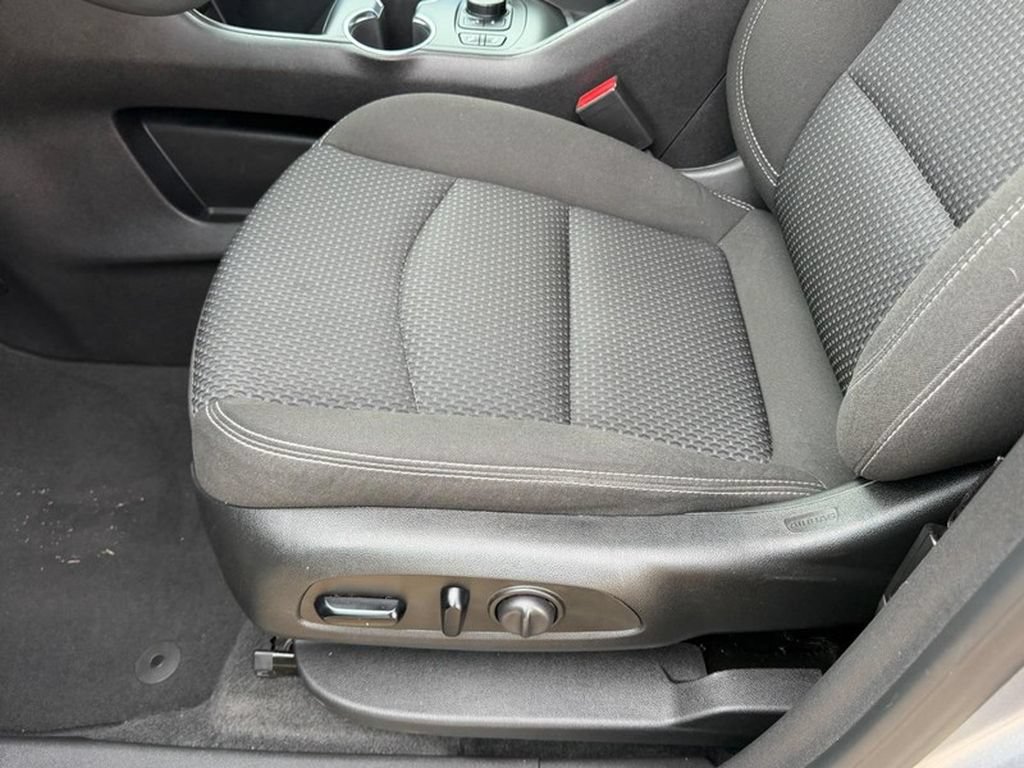 Used 2023 GMC Terrain SLE w/ Driver Convenience Package FWD image 18
