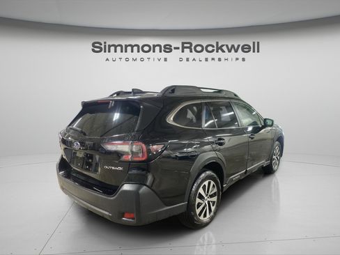 Used 2025 Subaru Outback Premium AWD/4WD image 5