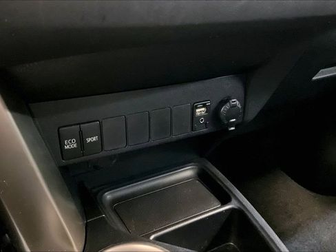 Used 2015 Toyota RAV4 LE image 18