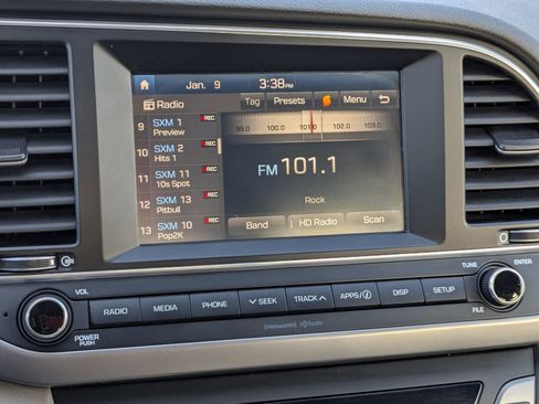 Used 2017 Hyundai Elantra SE image 22