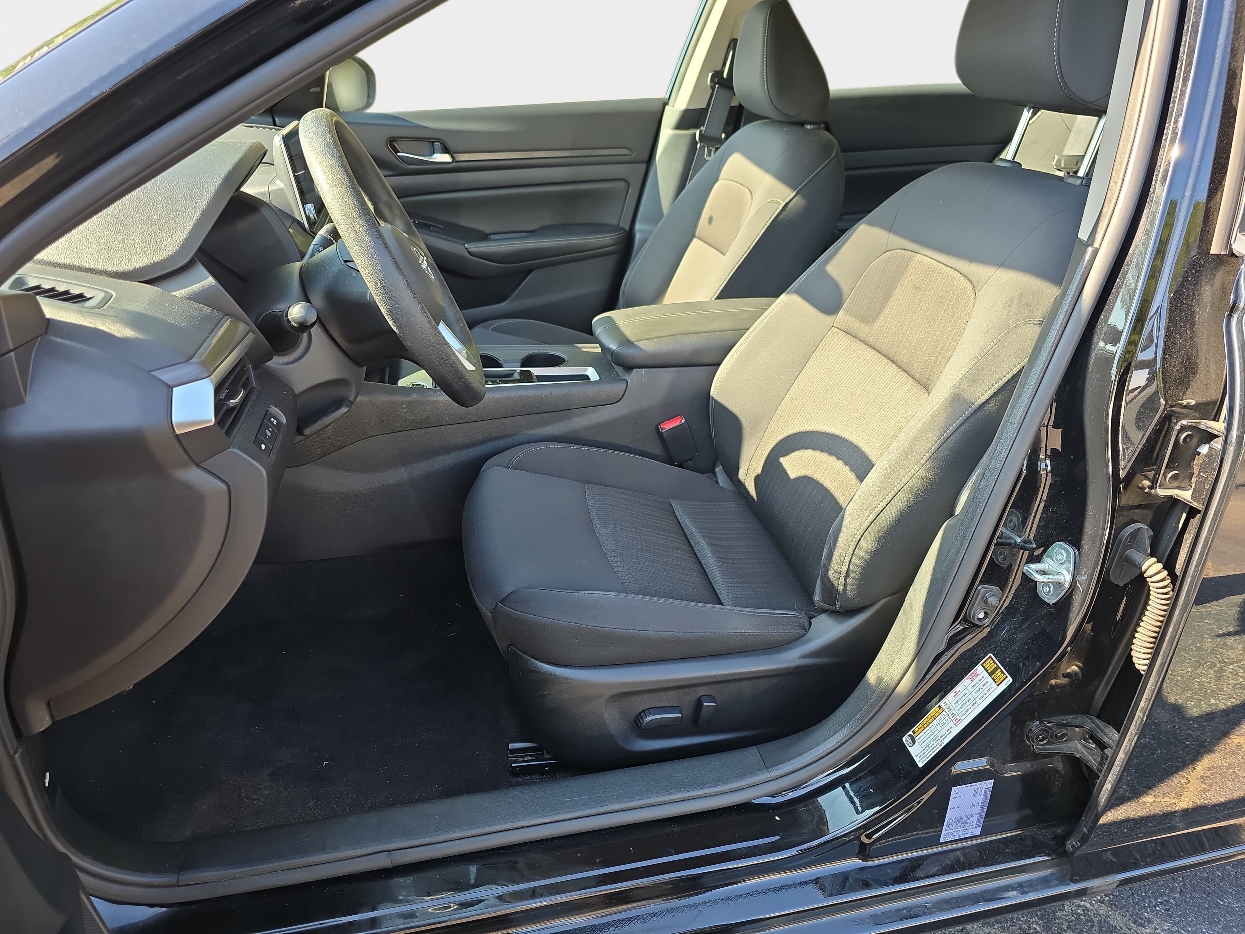 Used 2025 Nissan Altima 2.5 SV FWD image 5