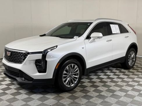Certified 2025 Cadillac XT4 Premium Luxury w/ Technology Package FWD image 2