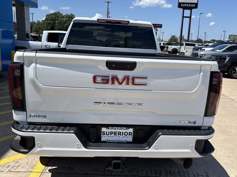 Used 2025 GMC Sierra 2500 AT4 AWD/4WD image 4