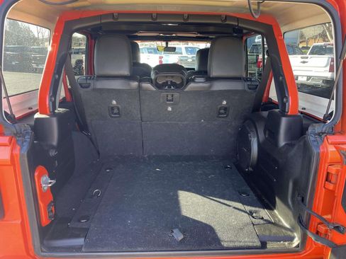 Used 2019 Jeep Wrangler Unlimited Sahara image 14