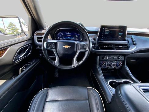 Used 2024 Chevrolet Suburban Premier RWD image 6