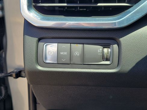Used 2025 GMC Acadia Elevation FWD image 17
