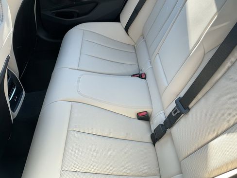 Used 2025 BMW 330i Sedan w/ Convenience Package image 5