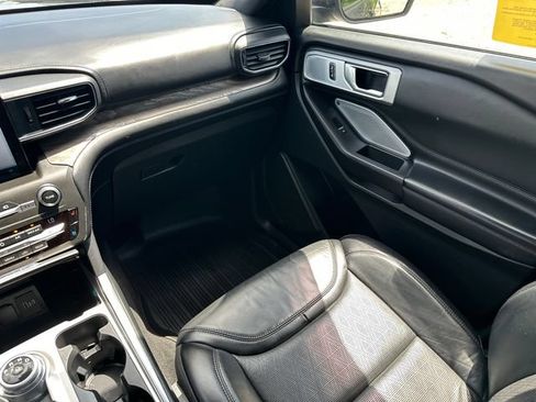 Used 2020 Ford Explorer Platinum w/ Premium Technology Package AWD/4WD image 24