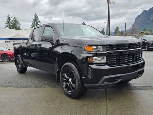 Used 2020 Chevrolet Silverado 1500 Custom w/ Custom Value Package image 3