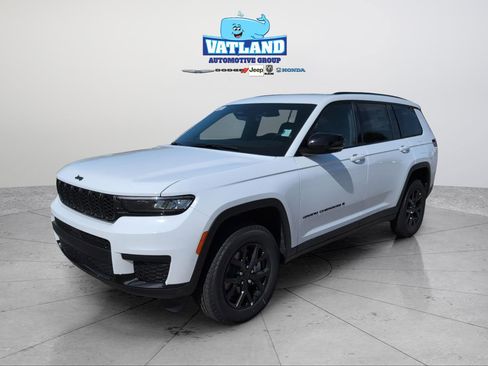 New 2025 Jeep Grand Cherokee L Altitude image 3