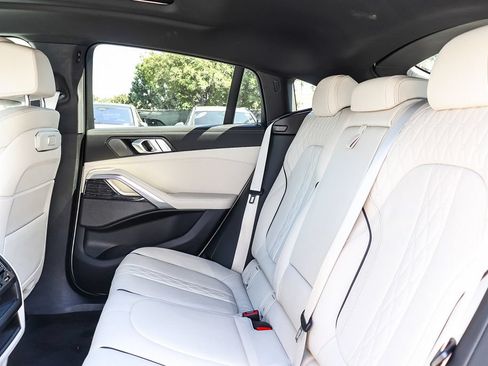 Certified 2025 BMW X6 xDrive40i w/ Premium Package AWD/4WD image 16
