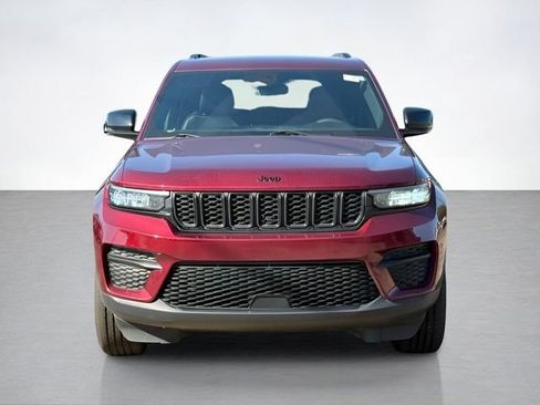 Used 2023 Jeep Grand Cherokee Altitude AWD/4WD image 8