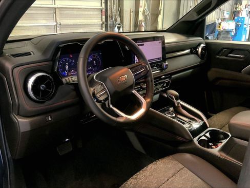 Used 2024 Chevrolet Colorado Z71 w/ Z71 Convenience Package 2 AWD/4WD image 14